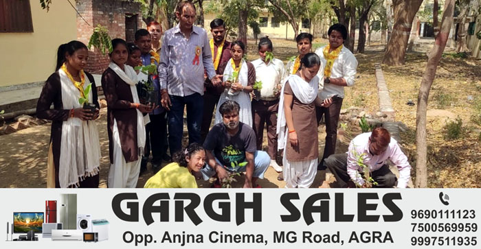  Agra News: Krishna Seva Nari Kalyan Sanstha celebrated Holi Milan by planting saplings….#agranews