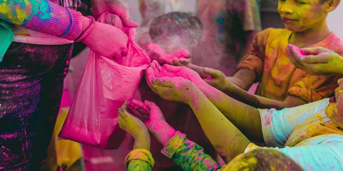  Be aware on Holi: What to do for avoiding difficulties and happiness and prosperity