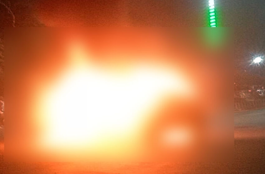  Video News: Car turns into ball of fire on Mall Road in Agra. The family was sitting in the car…#agranews