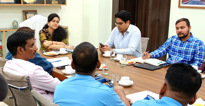  Agra News: Divisional Commissioner held a meeting to increase passenger facilities and promote exports at Agra Airport…#agranews