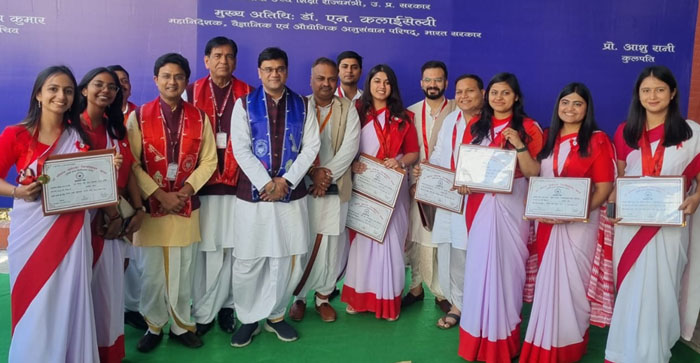  Agra News: 11 SN students got medals in the convocation ceremony of the university, Prachi Gupta became the golden girl with 10 gold medals…#agranews