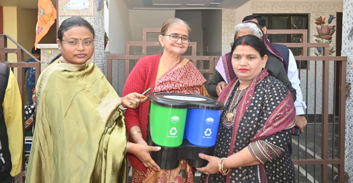  Agra News: Be smart and put wet and dry waste in separate dustbins: Mayor Hemlata Diwakar…#agranews