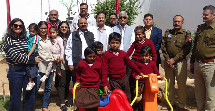  Agra News: Oswal Books installed swings for the children of prisoners in the district jail…#agranews