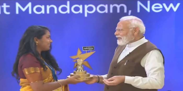  PM Modi presented the first National Writer Award: Many youth including Maithili Thakur, Jaya Kishori were honored, felt uncomfortable when their feet were touched