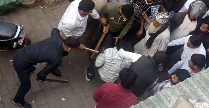  Video News: Young man beaten with sticks in Sanjay Place Market, video goes viral…#agranews
