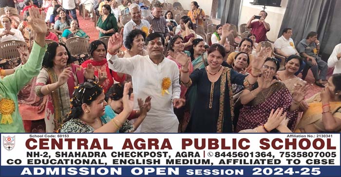  Agra News: New family formed of 18 members of Anubhav Nidhi Ashram, played Holi together…#agranews