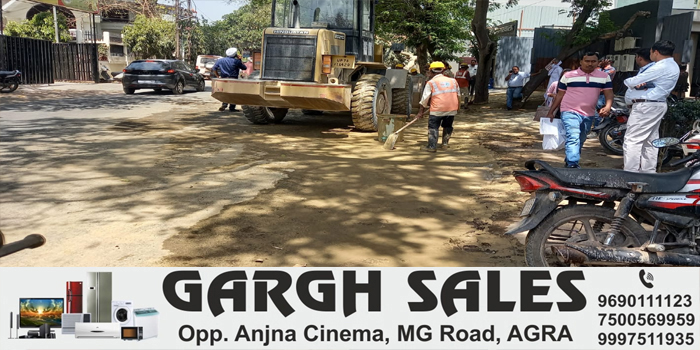  Agra Video News : Soil debris comes out from submersible during digging of Agra Metro tunnel#agra