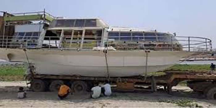  Front part of cruise ship launched in Yamuna river in Vrindavan damaged, team of experts engaged in repairs