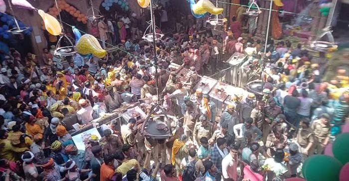  Agra News: Agra girl faints due to crowd in Banke Bihari temple…#agranews