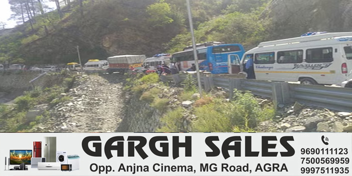  Pilgrims from Agra stuck in Char Dham Yatra Traffic Jam in Yamunotri Barkot Highway #agra