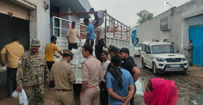  Video News: Eight trucks of banned polythene seized from warehouse in Agra…#agranews