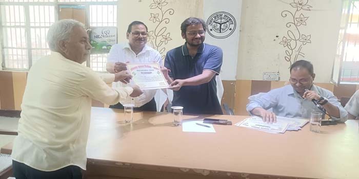  Commendation certificates were given to Lekhpals and Amins for their excellent work in the Lok Sabha elections