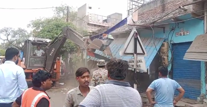  Video News: Nagar Nigam’s bulldozer removed encroachments in Agra…#agranews