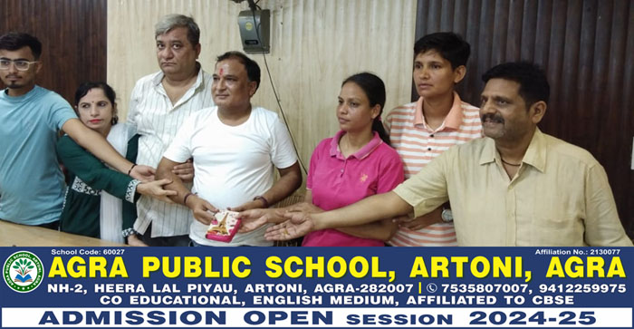  Agra News: Vendor back bag full with jewelry and cash to a teacher…#agranews