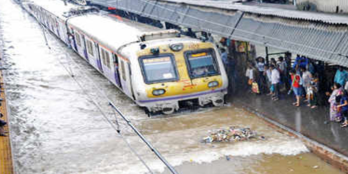  Mumbai Rain Update : Train route divert, Flight disrupt, Water logging on road #mumbai