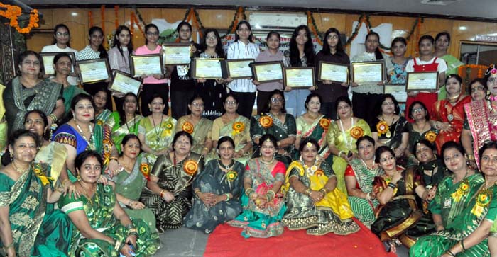  Agra News: 19 meritorious girl students honored in Mathur Vaishy Teej festival…#agranews