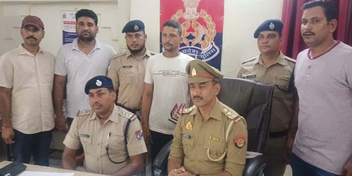  Agra News : Man held at Agra Cantt Station, 1kg 730 gram Ganja found inside cricket bat#Agra