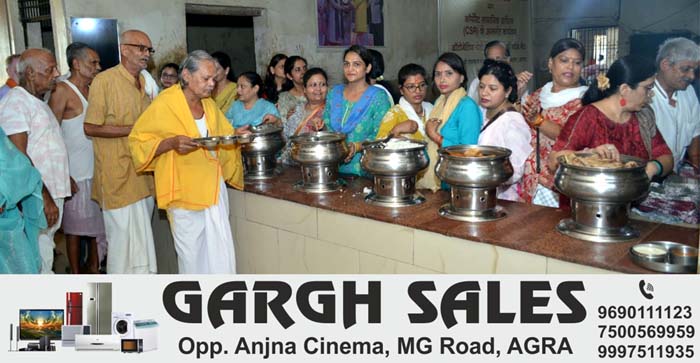  Agra News: The elderly were honored in the old age home on the occasion of Radhashtami…#agranews