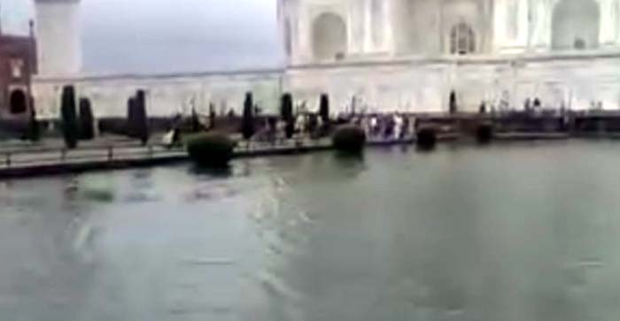  Agra News: Today the garden of Taj Mahal in Agra was also filled with rain water…#agranews