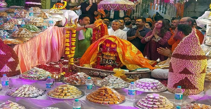  Agra News: Devotees got divine darshan in Kailash temple on Somvati Amavasya today in Agra….#agranews