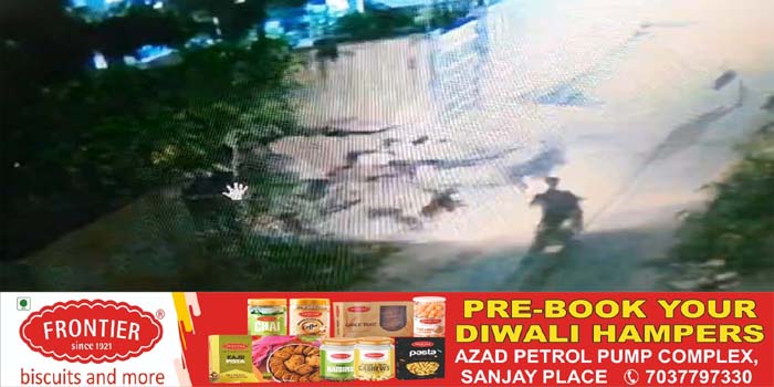  Agra News : Bank Manager collided with robbers run away after mobile loot, Video #Agra