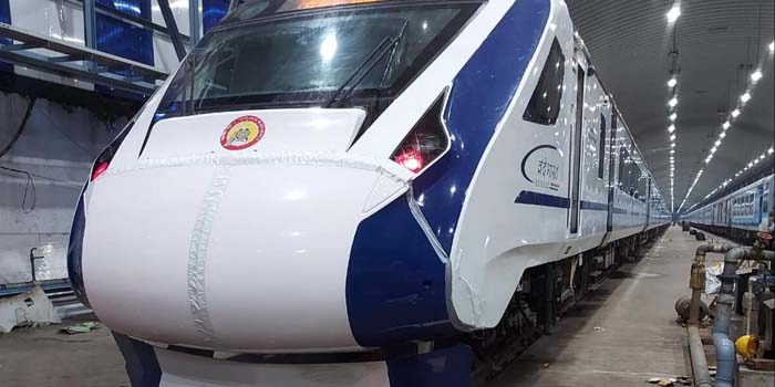  An animal collided with the Vande Bharat Express in Agra, the train stopped with a jerk, causing panic among the passengers