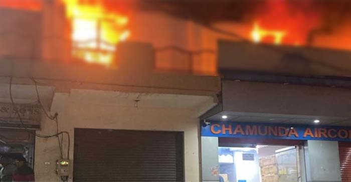  Video News: Fire breaks out in building near St. John’s Chauraha, Agra…#agranews